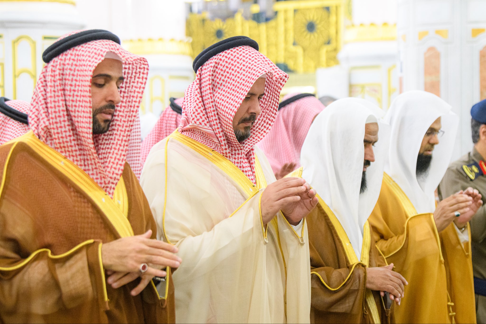 جموع المصلين يؤدون صلاة الاستسقاء في المسجد النبوي استجابةً لتوجيه خادم الحرمين الشريفين