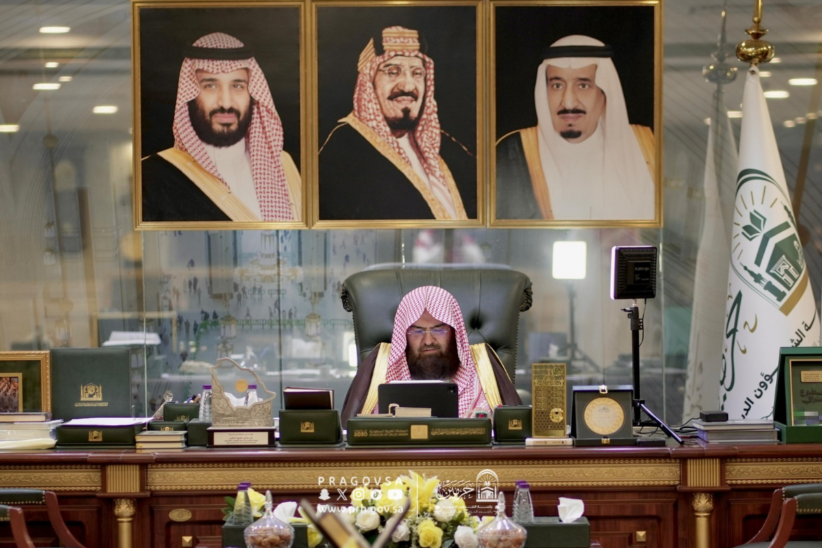 معالي الشيخ أ.د. عبدالرحمن السديس يؤكد في الدرس الأول لطلاب ماجستير الشريعة والقانون بجامعة الجوف ضمن مقرر «مقاصد الشريعة» أهمية المنهج المقاصدي وربط التأصيل العلمي بالتطبيقات المعاصرة