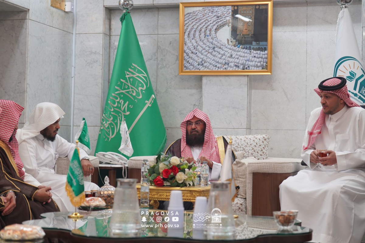 معالي رئيس الشؤون الدينية يستقبل منسوبي الوكالة الدعوية والإرشادية ويؤكد دورهم في خدمة القاصدين وترسيخ الوسطية