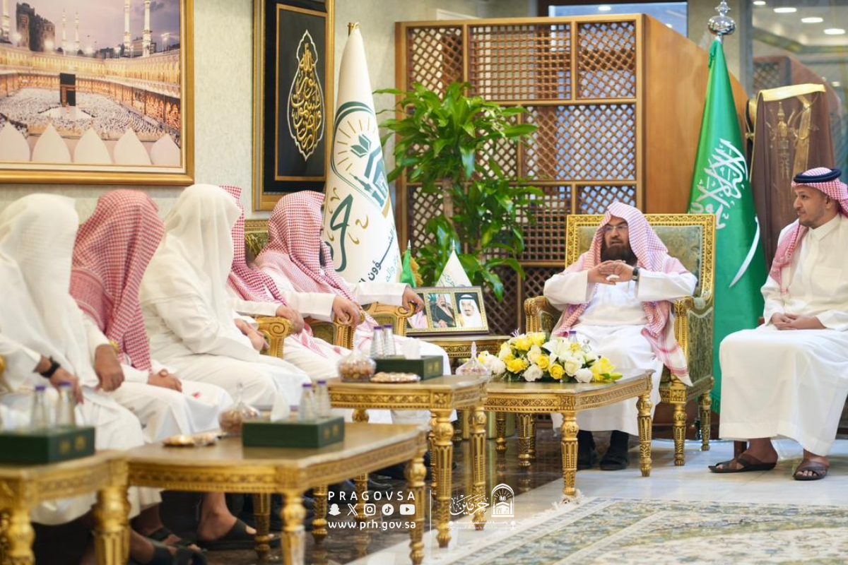 معالي رئيس الشؤون الدينية يستقبل إمام وخطيب المسجد النبوي فضيلة الشيخ الدكتور صلاح بن محمد البدير ويؤكد الدور الجليل لرسالة الحرمين الشريفين الدينية