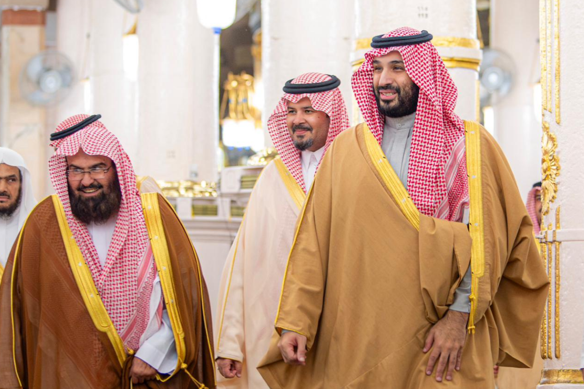 معالي رئيس الشؤون الدينية وأئمة وخطباء المسجد النبوي في استقبال سمو ولي العهد لدى زيارته المسجد النبوي الشريف