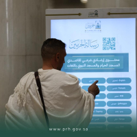 في رمضان.. شاشات تفاعلية متعددة اللغات تبث المحتوى الشرعي الموثوق في الحرمين الشريفين