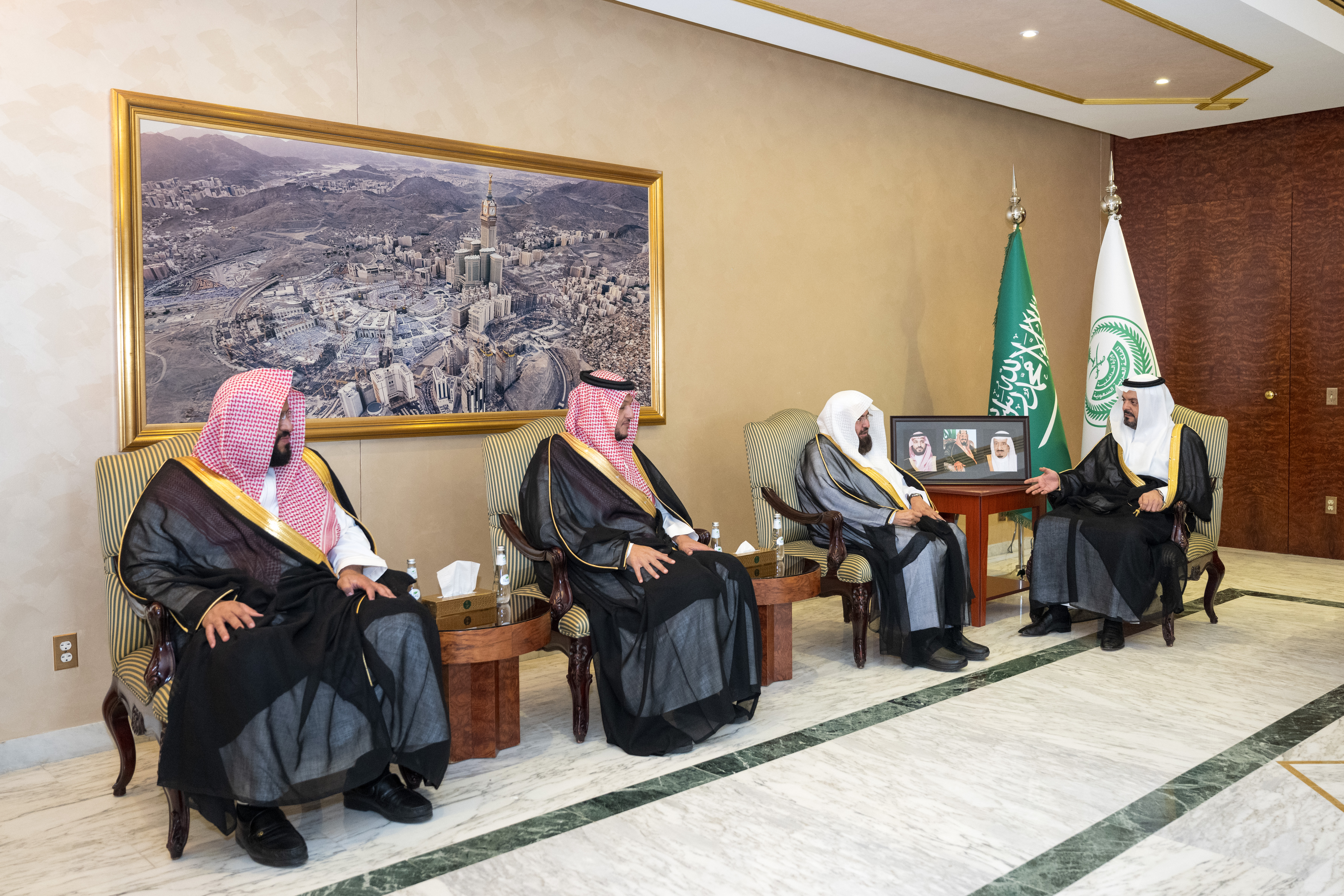 سمو نائب أمير منطقة مكة المكرمة يتسلّم التقرير السنوي لرئاسة الشؤون الدينية ويطّلع على أبرز منجزاتها ومبادراتها النوعية