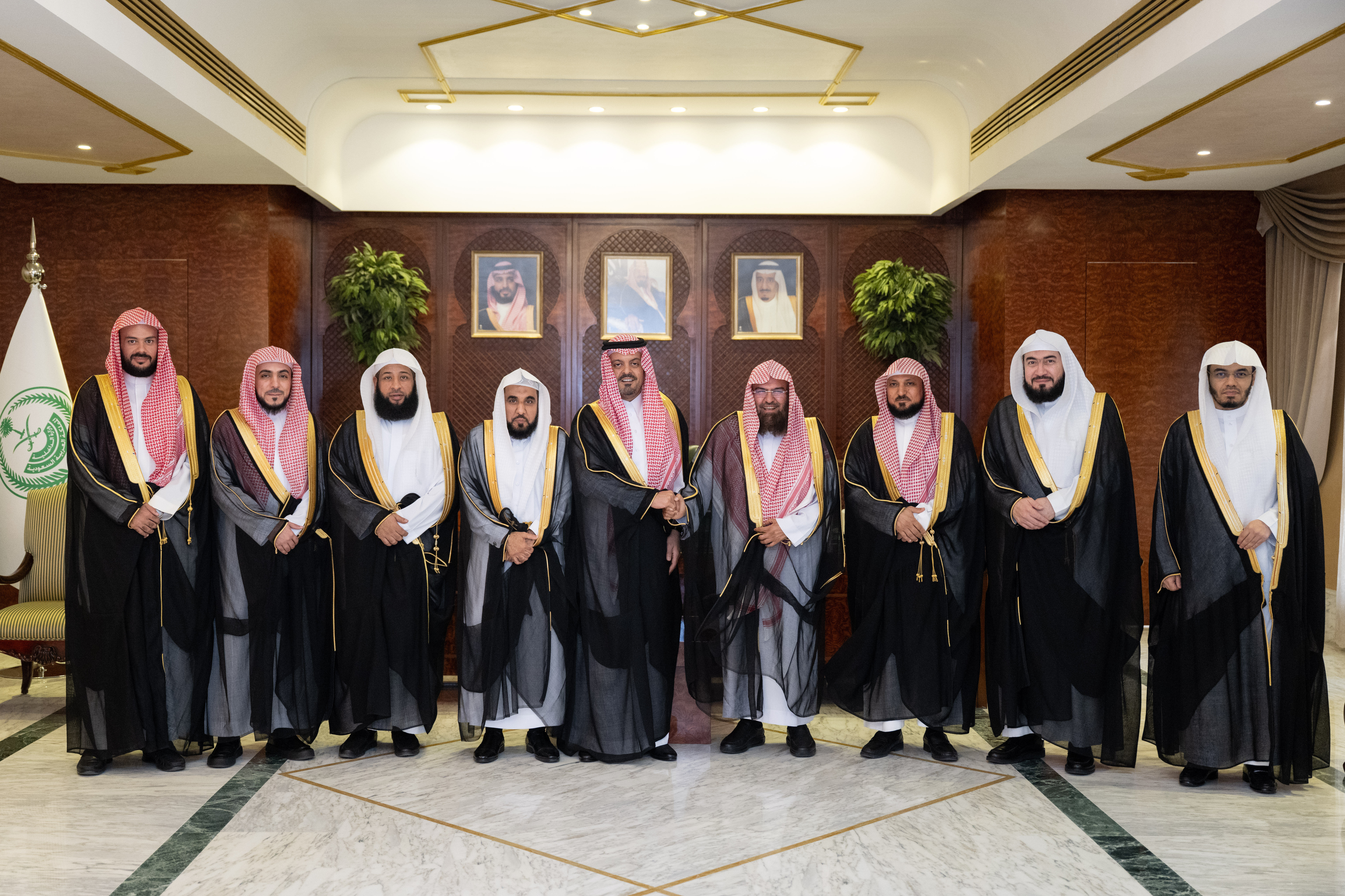 نائب أمير منطقة مكة يستقبل معالي رئيس الشؤون الدينية وأئمة وخطباء المسجد الحرام